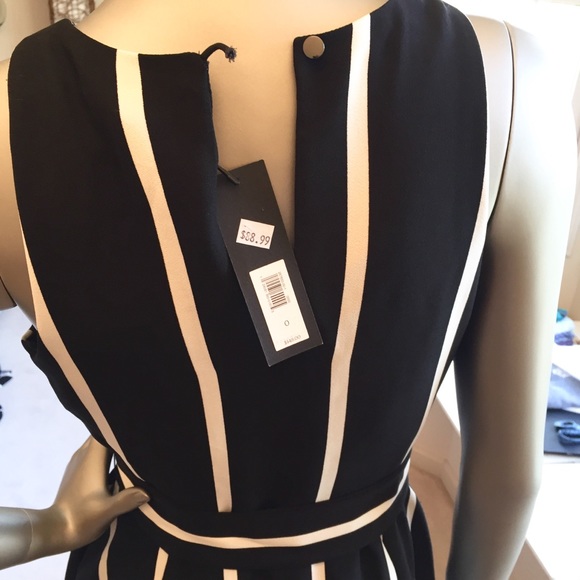 🆕Navy & White Asymmetrical Hem Midi Dress - Picture 3 of 9